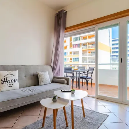 Apartment Charming And Centrally Located In Sunny Portimao